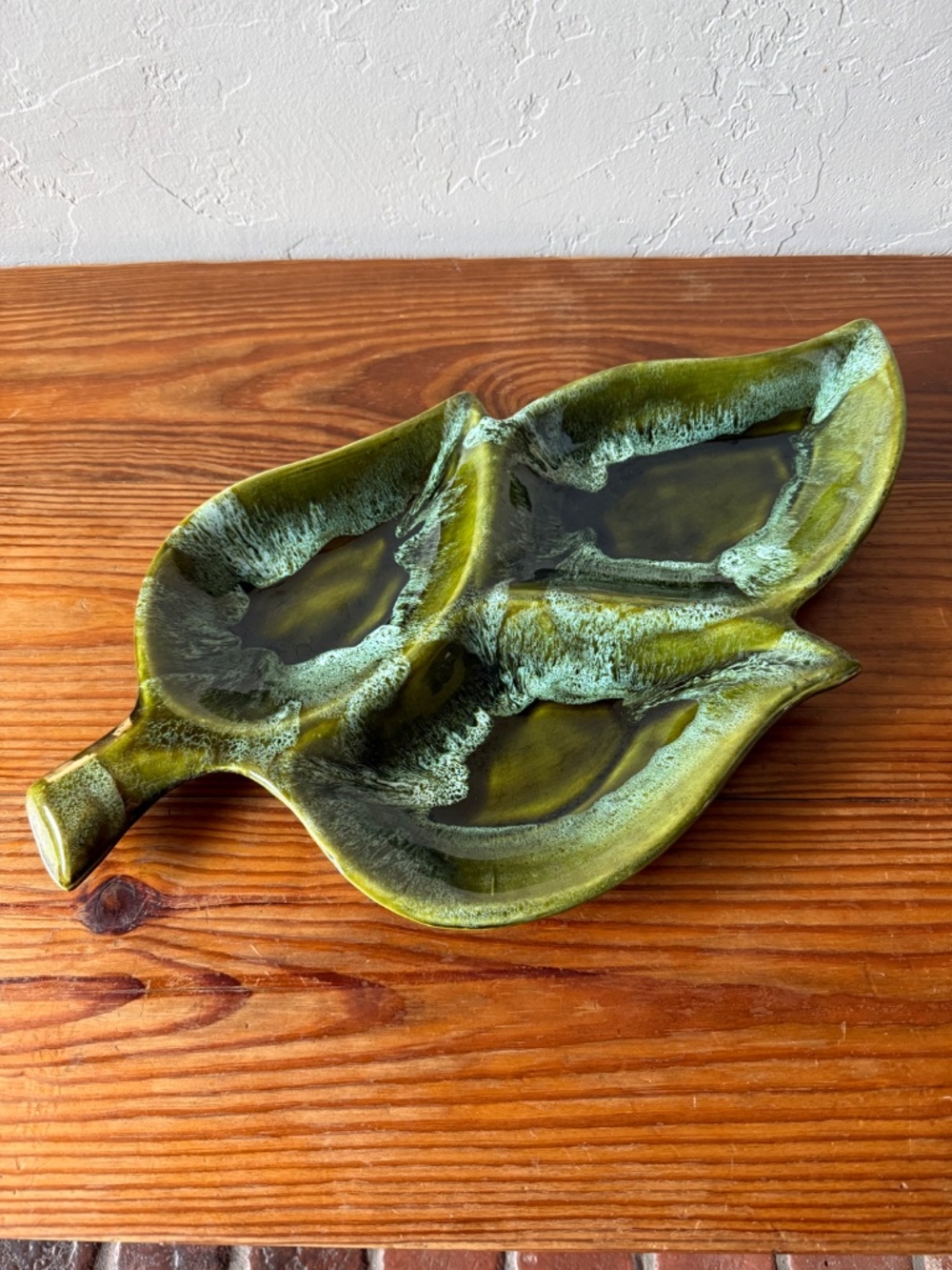 Mid-Century Modern 1960's Wade of California Pottery  Green Divided Leaf Dish - Picture 3 of 14